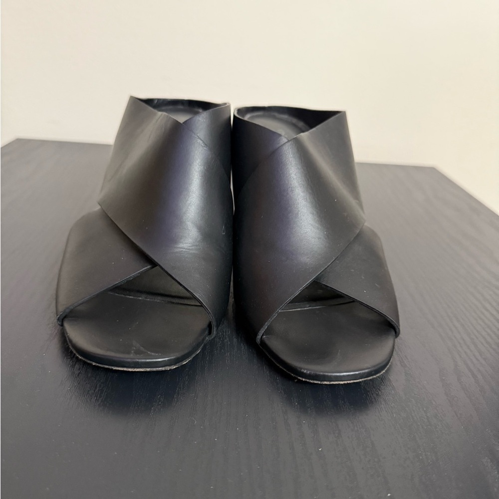 Vince Theron Size 9.5 Slides Black Leather Chunky Heels Cross Strap - Picture 2 of 7